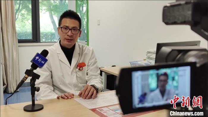 凃嘉凯在接受中新网记者采访。 张传明 摄 凃嘉凯在接受中新网记者采访。 张传明 摄